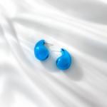 أقراط مصممة على شكل قطرة ماء باللون الأزرق