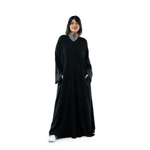 عباية بتصميم بسيط منقوشه مه جيوب كبيره